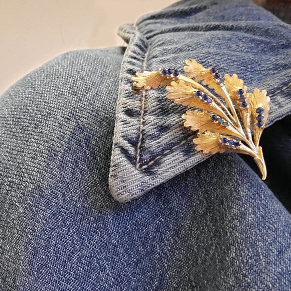 💙💎18 Karat GOLD! Solid GOLD HOST PICK💙LUXURY 1960's SAPPHIRE 18k GOLD Brooch - Picture 4 of 10